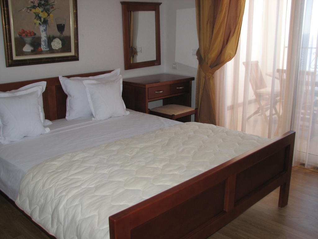 Apartments Leut Sveti Stefan Habitación foto