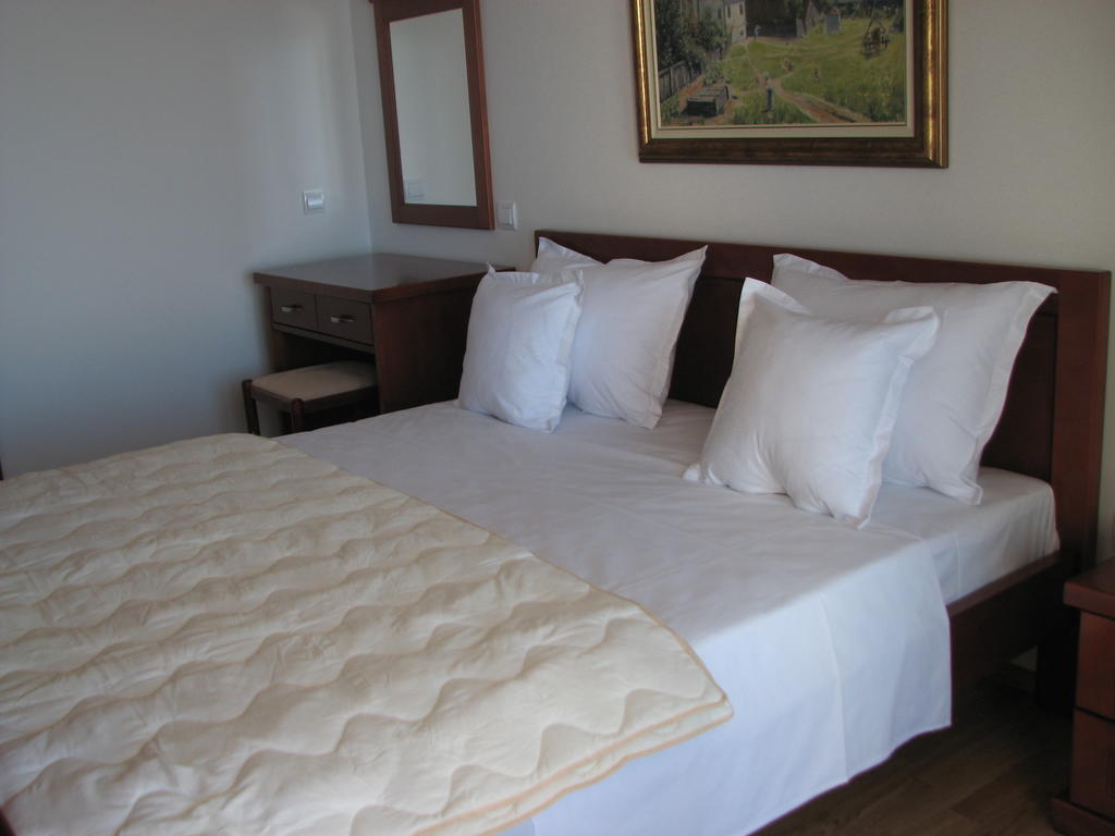 Apartments Leut Sveti Stefan Habitación foto