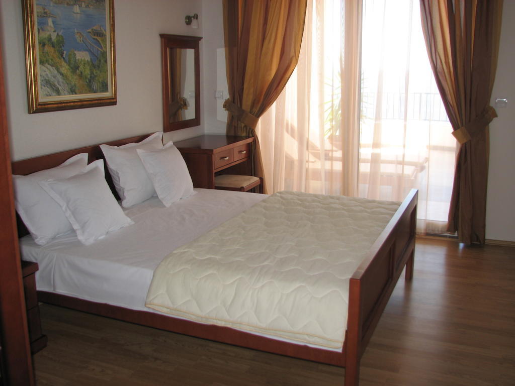 Apartments Leut Sveti Stefan Habitación foto